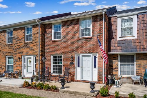 556 Pamlico St, Columbus, OH, 43228-2555 | Card Image