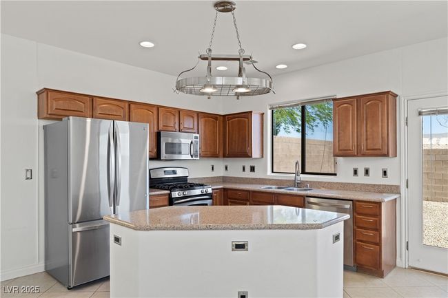 10650 Little Horse Creek Ave, House other with 3 bedrooms, 3 bathrooms and null parking in Las Vegas NV | Image 8