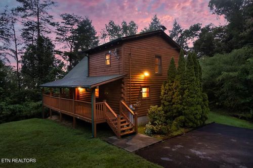 4255 New Pioneer Tr, Pigeon Forge, TN, 37863 | Card Image