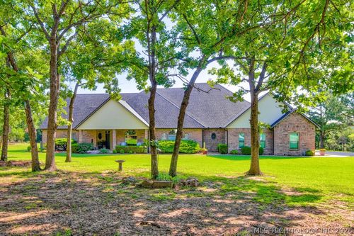 3710 E Mountain Rd, Bartlesville, OK, 74003-6928 | Card Image