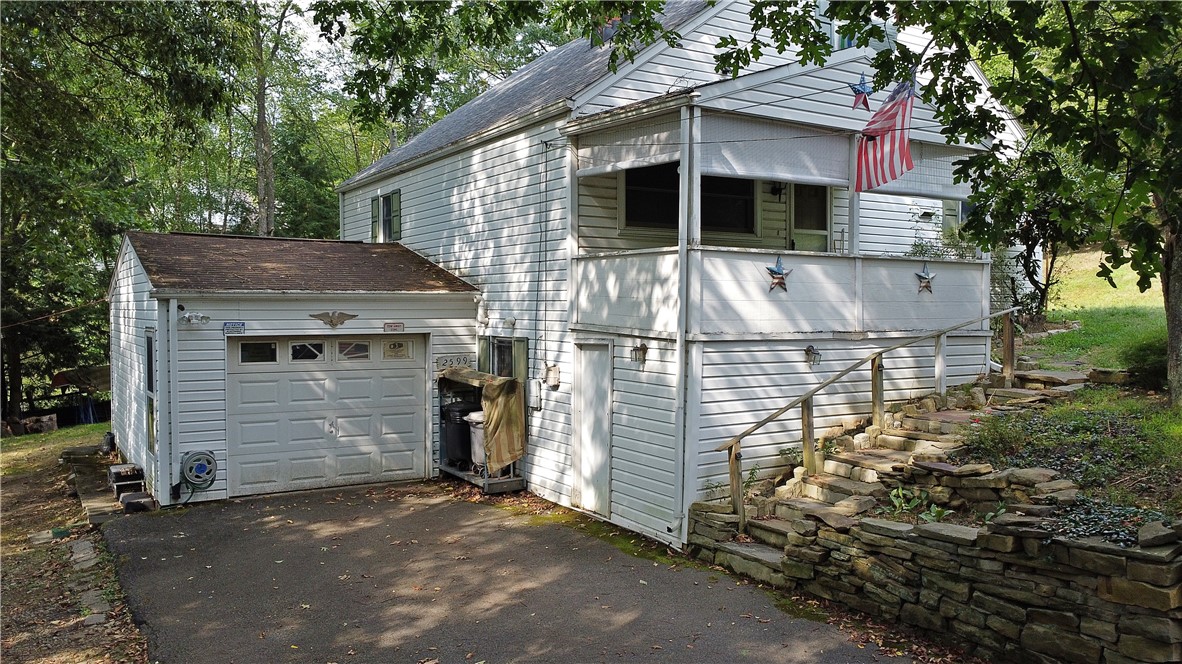 Oakhill Dr, South Park, PA 15129