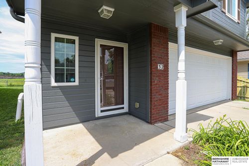 32 Huron Cir, Council Bluffs, IA, 51501-8325 | Card Image
