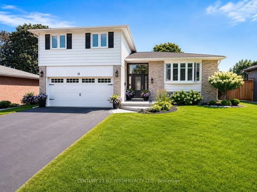 13 Clover Ave, Barrie, ON, L4N3M7 | Card Image