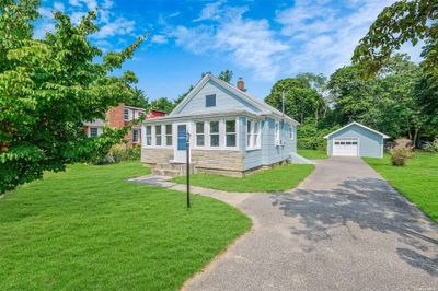 787 Smithtown Avenue, House other with 2 bedrooms, 1 bathrooms and null parking in Bohemia NY | Image 1