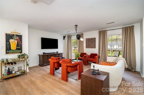 25-3524 Donovan Pl, Charlotte, NC, 28215-3105 | Card Image