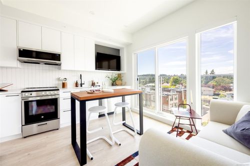 616-1075 Tillicum Rd, Esquimalt, BC, V9A0L5 | Card Image