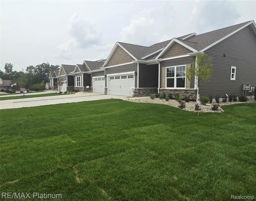 04-825 Oakwood Circle, Fenton, MI, 48430 | Card Image