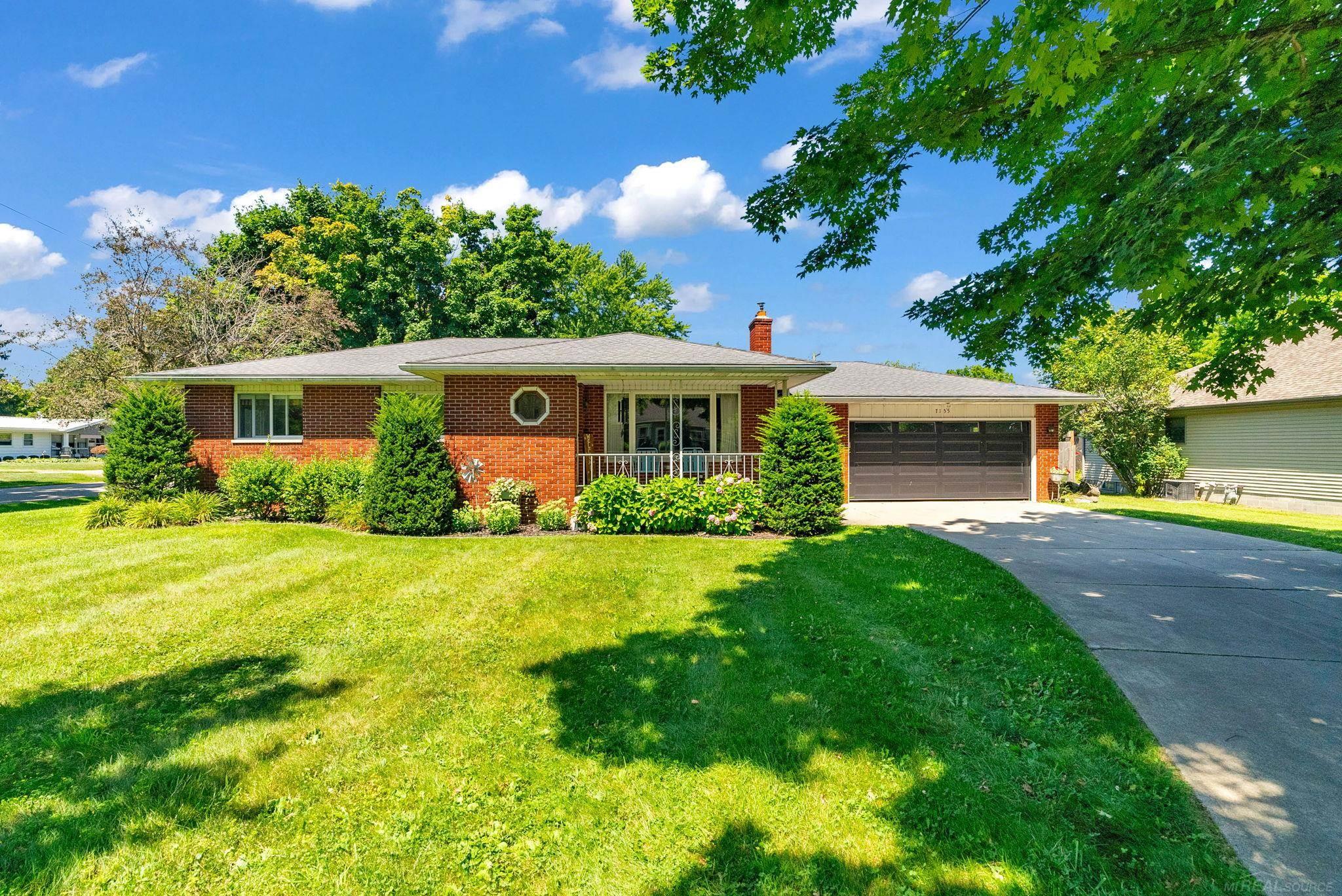 Lester St, Lexington, MI 48450
