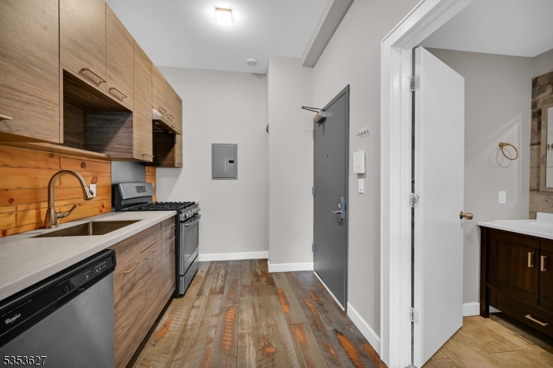 Residential Lease in Newton Town 3