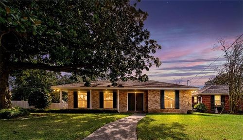 301 Schlief Dr, Belle Chasse, LA, 70037-2422 | Card Image