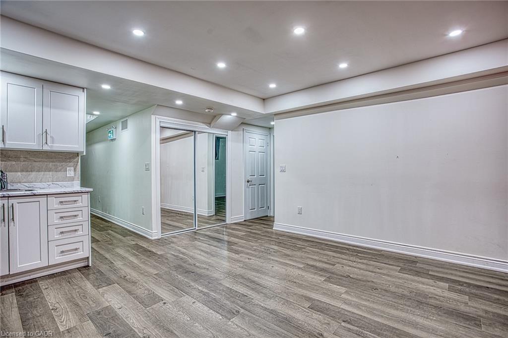 Residential Lease in Fonthill 2