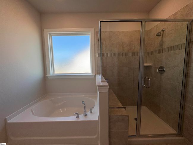 204 Isleview Pl, House other with 3 bedrooms, 3 bathrooms and 3 parking in Greer SC | Image 14