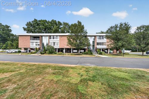 56-32050 Grand River Ave, Farmington, MI, 48336-4163 | Card Image