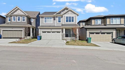 612 Windrow Manor Sw, Home with 4 bedrooms, 2 bathrooms and 4 parking in Airdrie AB | Card Image