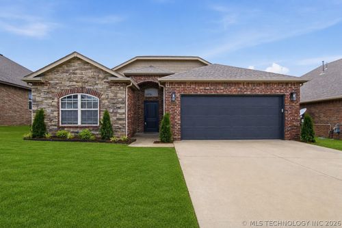 10722 Masters Cir, Jenks, OK, 74037-2208 | Card Image