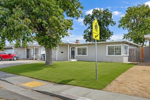 5823 61st Street, Sacramento, CA, 95824 | Card Image