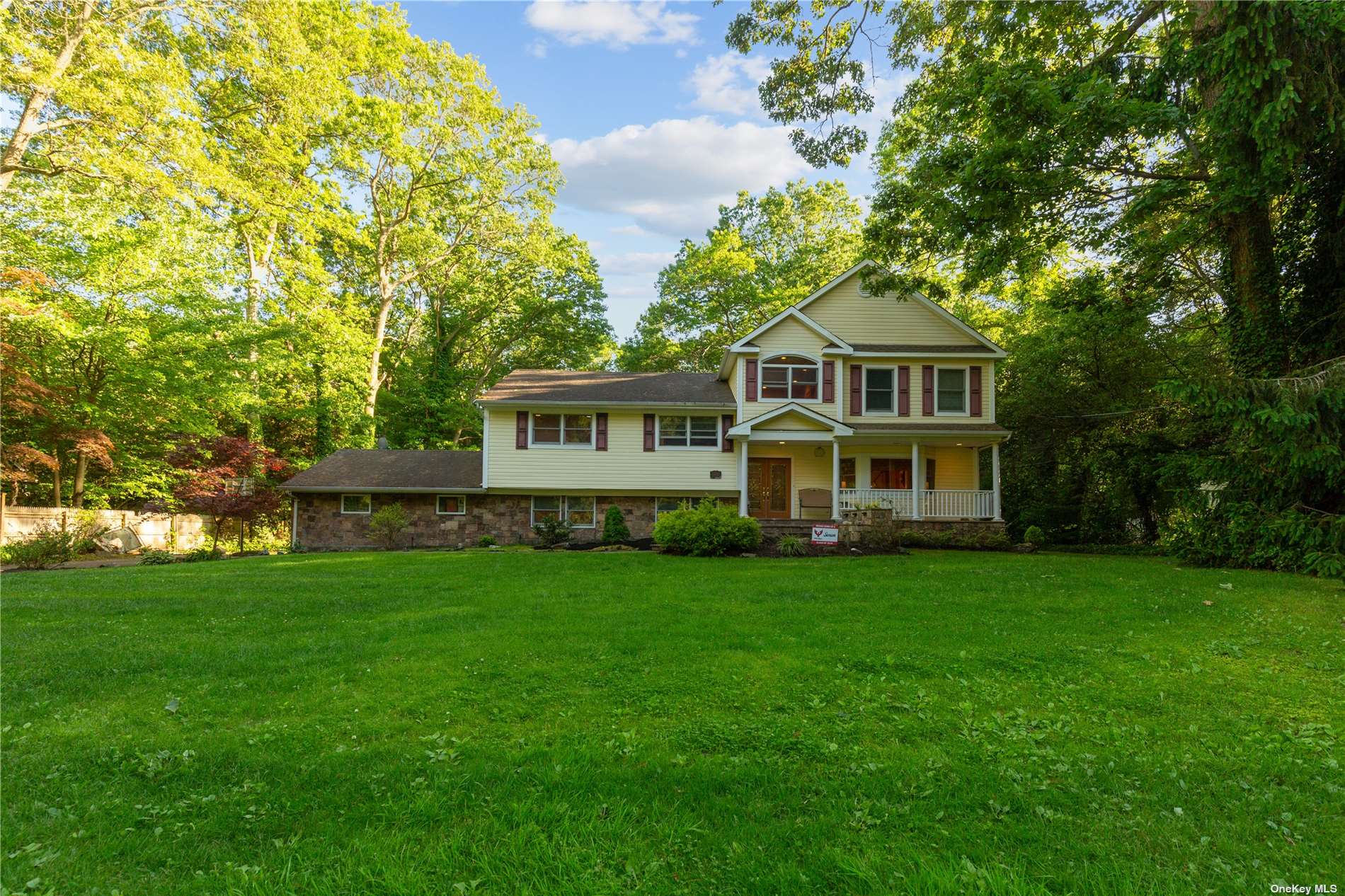 Plymouth Rd, Dix Hills, NY 11746