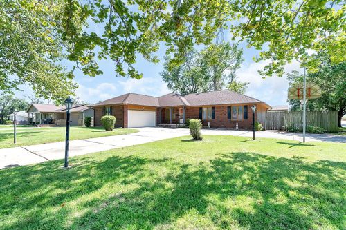 5419 W York St, Wichita, KS, 67215-1359 | Card Image