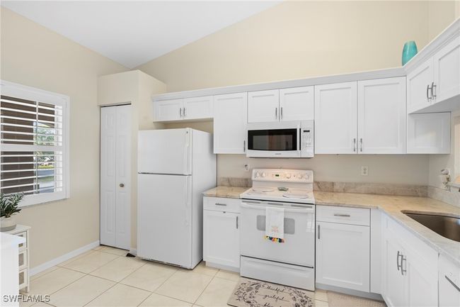 APT-204 - 6660 Huntington Lakes Cir, Condo with 3 bedrooms, 2 bathrooms and null parking in NAPLES FL | Image 12