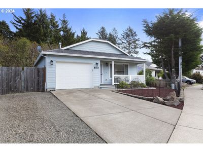 500 Se Neptune Ave, House other with 3 bedrooms, 2 bathrooms and 1 parking in LincolnCity OR | Image 1