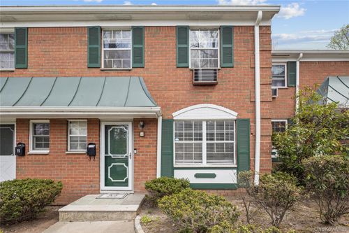4 Salem Ct, Suffern, NY, 10901-7210 | Card Image