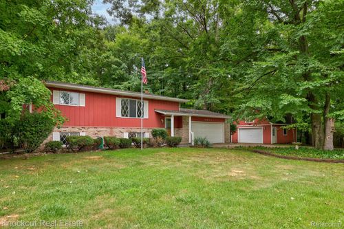 4861 Dorothy St, Vassar, MI, 48768-1561 | Card Image