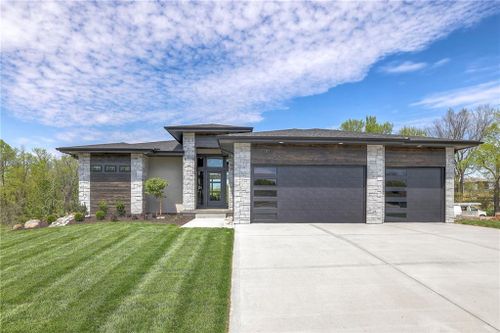 3929 Sw Flintrock Dr, Lee's Summit, MO, 64082-3825 | Card Image