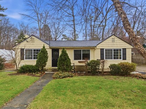 4 Town Rd, Littleton, MA, 01460-1632 | Card Image