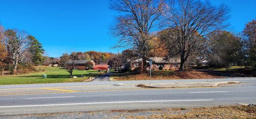 424 Oakville Rd, APPOMATTOX, VA, 24522-5493 | Card Image