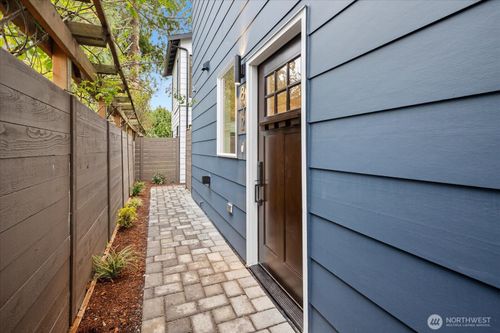 832 S Sullivan St, Seattle, WA, 98108-4746 | Card Image