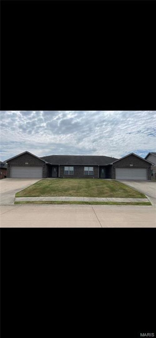 429/431 W Deerwood Drive, Jackson, MO, 63755 | Card Image