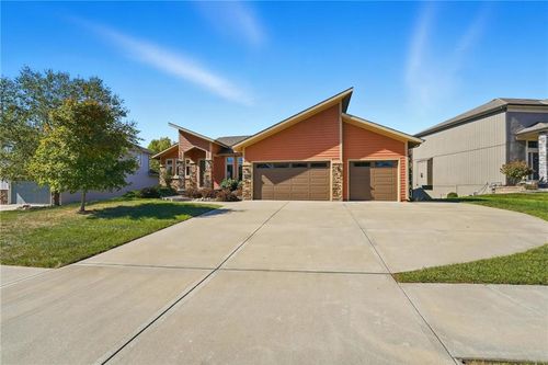 4500 Sw Aft Dr, Lee's Summit, MO, 64082-4890 | Card Image