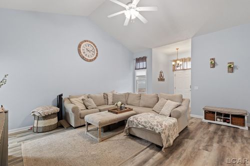 681 Ridge Ln, Tecumseh, MI, 49286-7793 | Card Image