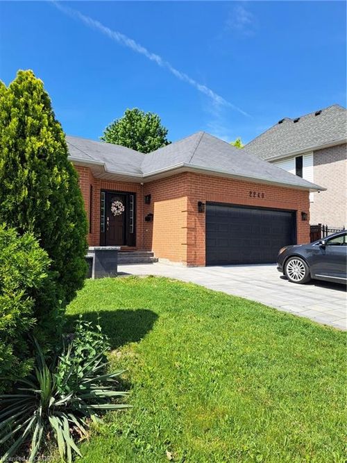 lower-2240 Headon Road, Burlington, ON, L7M3Y7 | Card Image