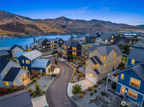 286 Bobcat Ln, Chelan, WA, 98816-6104 | Card Image