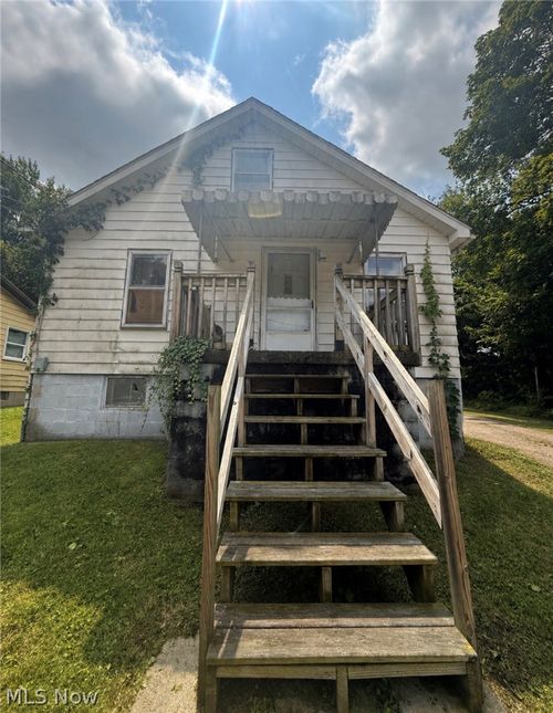 472 Taft Avenue, Barberton, OH, 44203 | Card Image