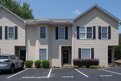 1122 E Lee Rd, Taylors, SC, 29687-3318 | Card Image
