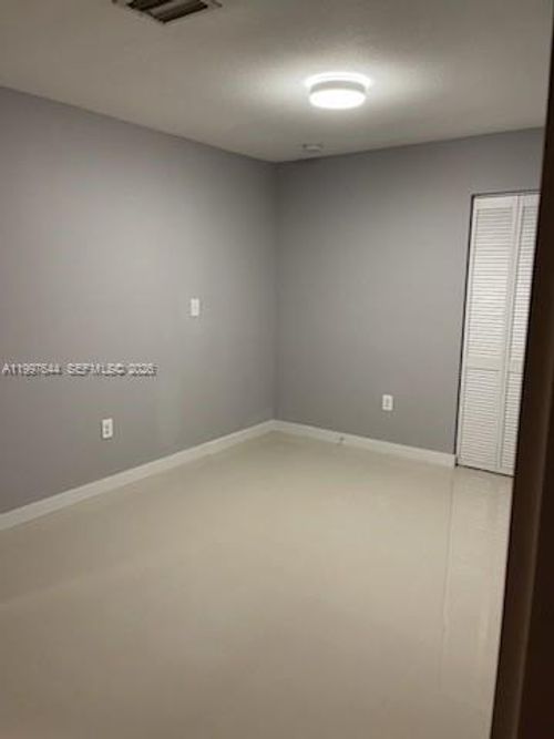 a-19732 Nw 59th Pl, Hialeah, FL, 33015-4846 | Card Image