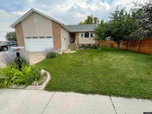 1630 California Dr, Green River, WY, 82935-6242 | Card Image