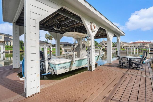 Take the boat on out on the lake with your own boat lift. | Image 41