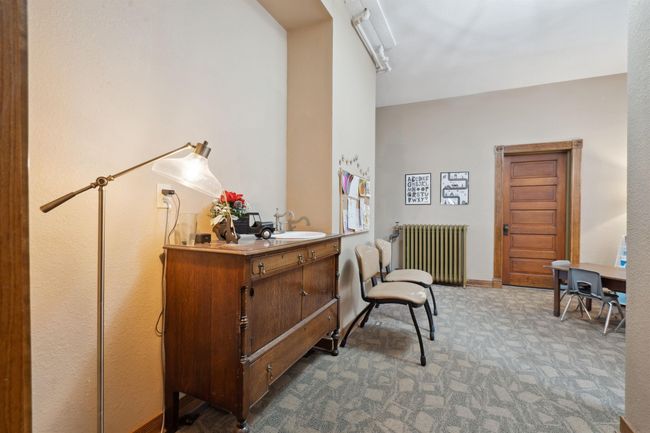 215 Franklin St, Home with 0 bedrooms, 0 bathrooms and null parking in Cedar Falls IA | Image 5