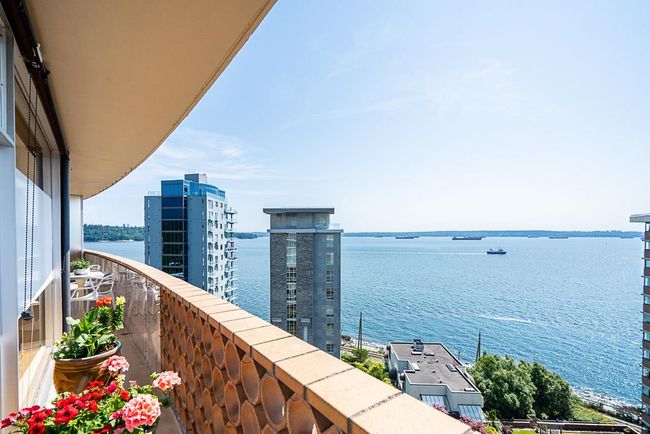 1005 - 2135 Argyle Avenue, Condo with 2 bedrooms, 2 bathrooms and 1 parking in West Vancouver BC | Image 26