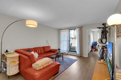 105-975 E Broadway, Vancouver, BC, V5T1Y3 | Card Image