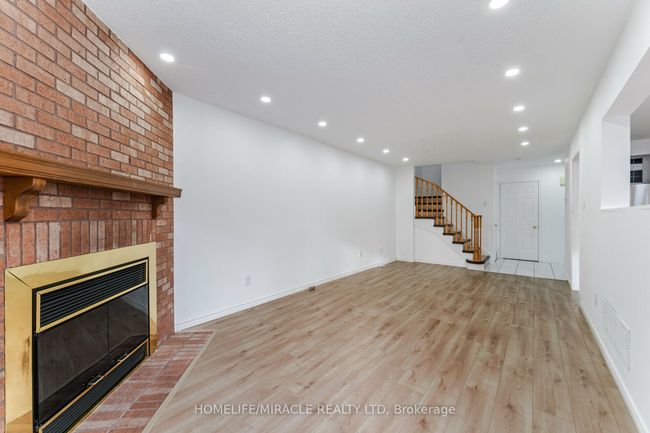24 - 2 Huntingwood Ave, Condo with 4 bedrooms, 3 bathrooms and 2 parking in Dundas ON | Image 9