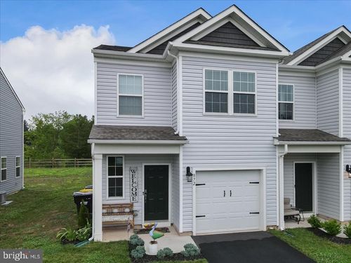 872 Peaceful Ln, Pennsburg, PA, 18073-1606 | Card Image