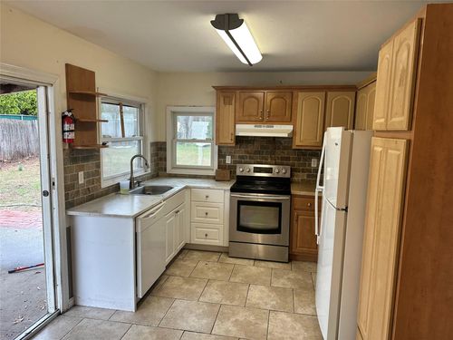 1041 Old Town Rd, Coram, NY, 11727-3732 | Card Image