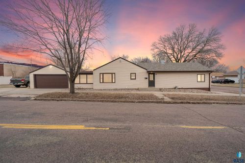 921 S Sherman Ave, Sioux Falls, SD, 57104-5333 | Card Image