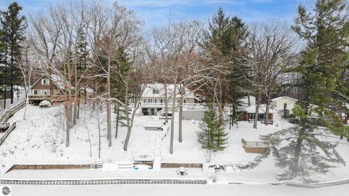 7670 Five Lakes Dr, Farwell, MI, 48622-9417 | Card Image