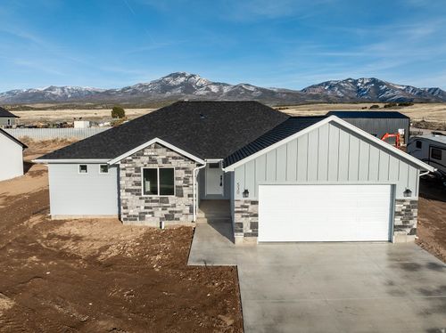 530 N 230 E, Fillmore, UT, 84631-3502 | Card Image