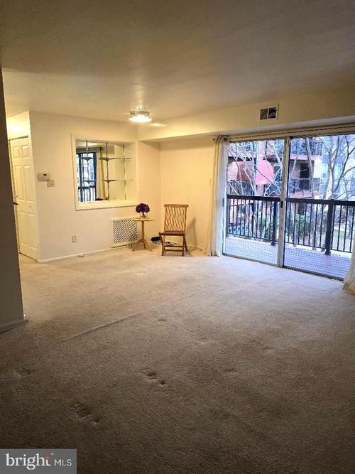 apt-121-214 Locust St Se, VIENNA, VA, 22180-4648 | Card Image